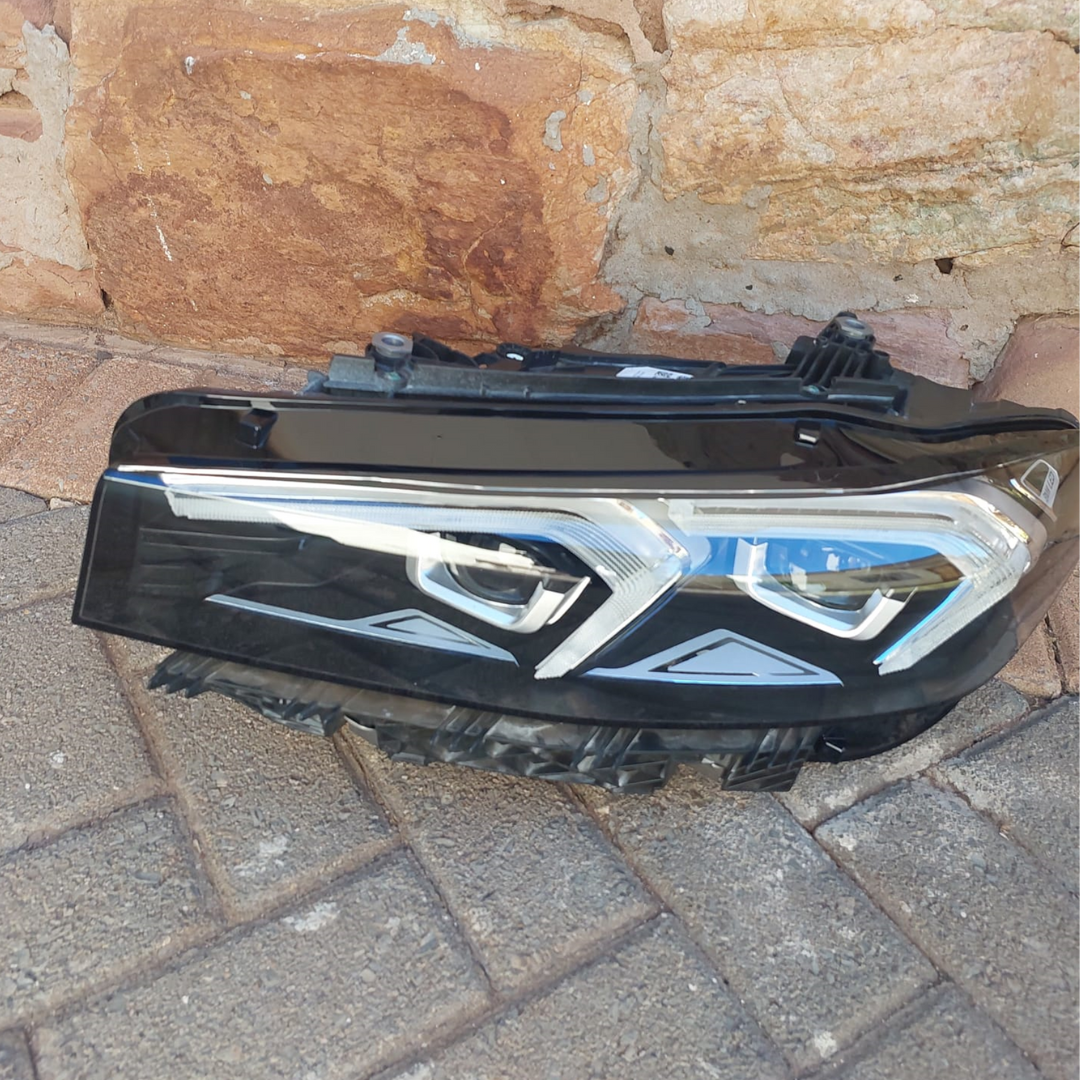 BMW G20 G21 LCI Left-Hand Side LED Headlight in excellent condition