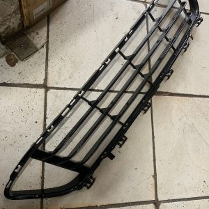 BMW X1 F48 F49 SPORT LINE FRONT BUMPER LOWER CENTRE GRILLE